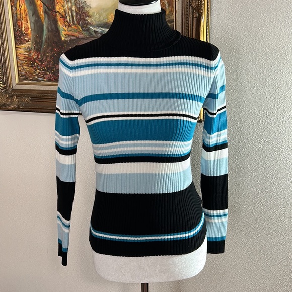 🆕 Perfect Mint Condition. Venus Fitted Striped Turtleneck Never worn. Sz Med - Picture 1 of 5